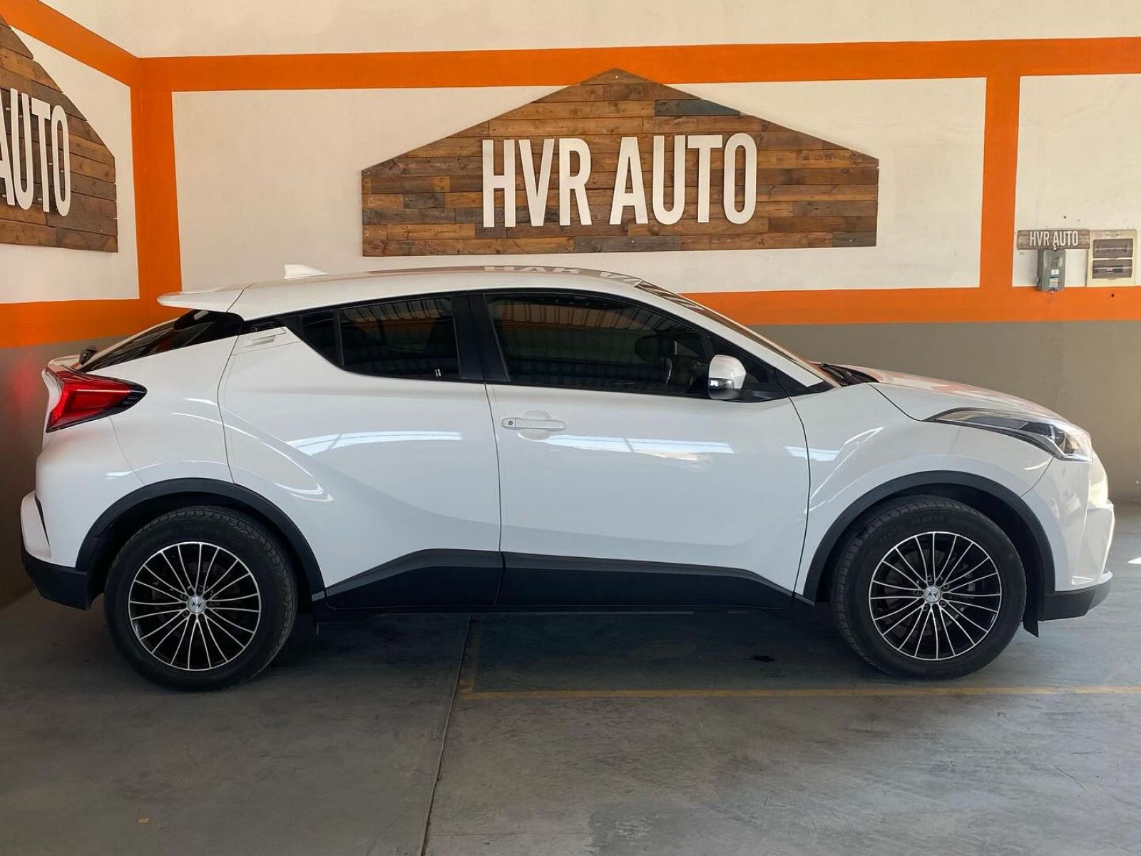 2017 Toyota C-HR photo 2