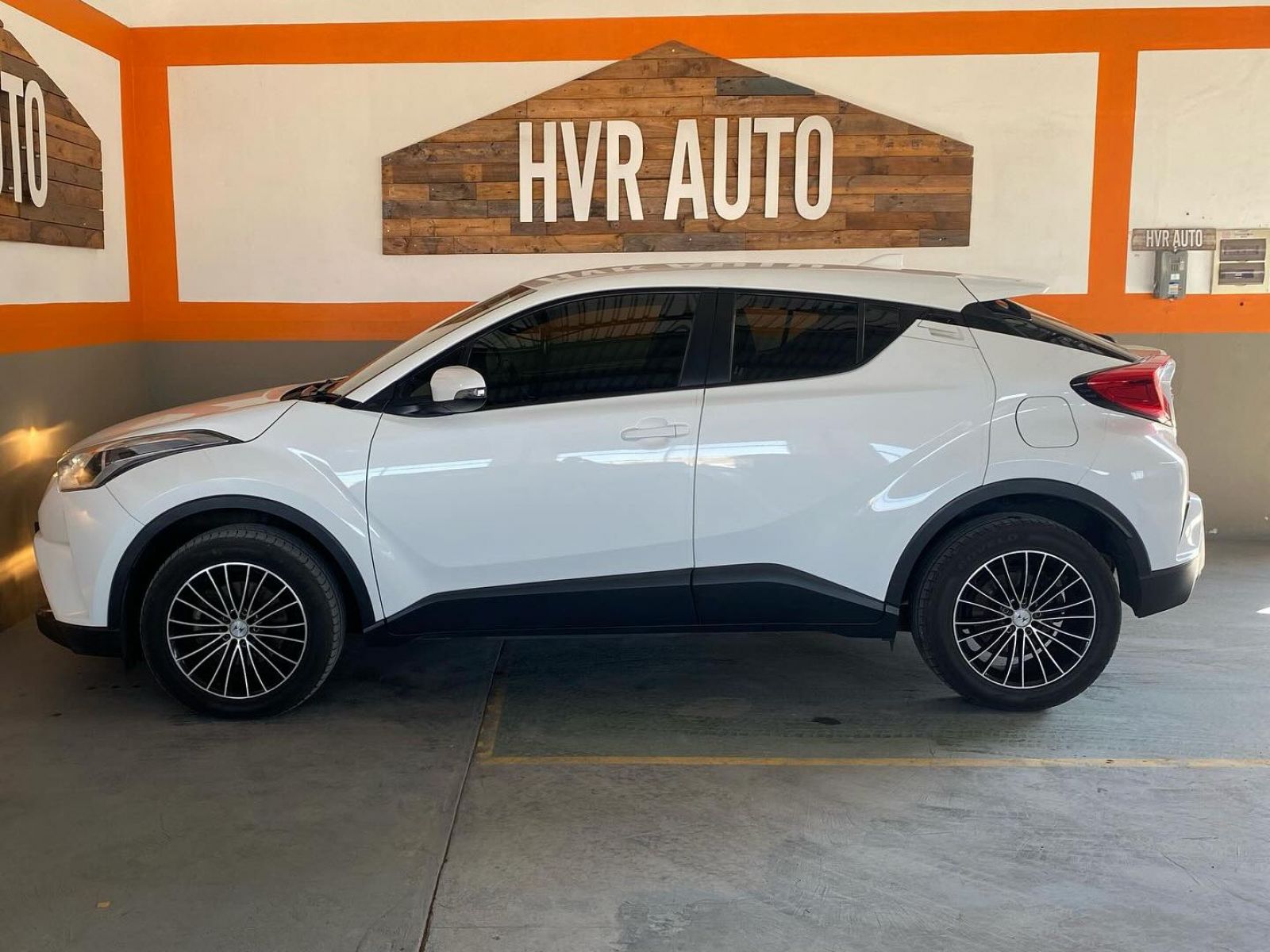 2017 Toyota C-HR photo 3