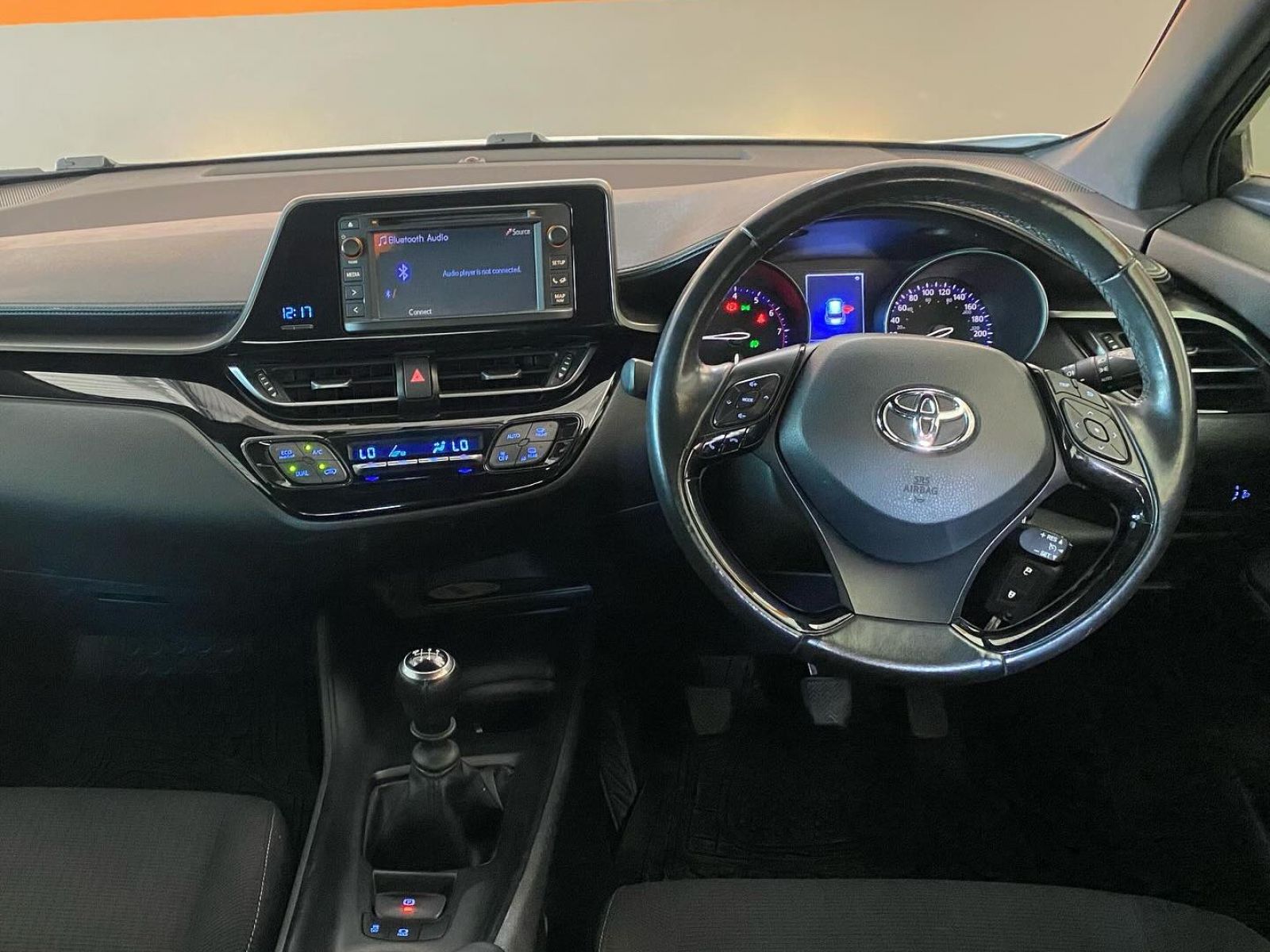 2017 Toyota C-HR photo 5