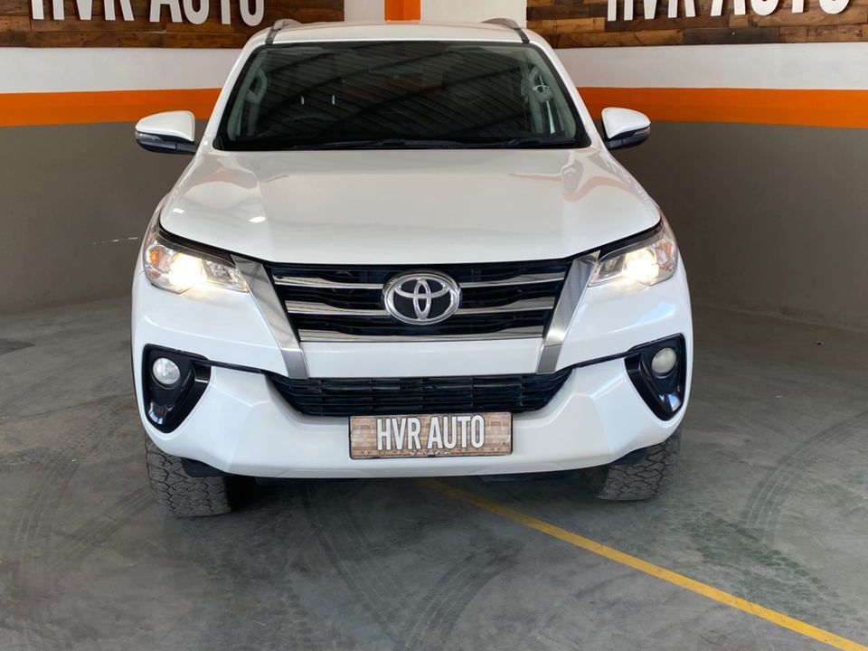 2020 Toyota Fortuner photo 1