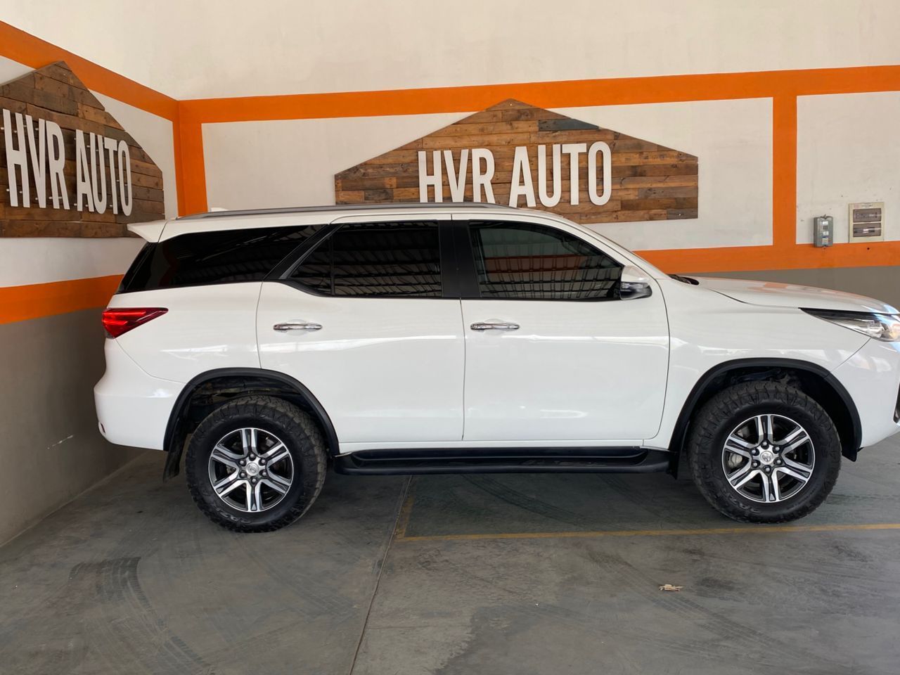 2020 Toyota Fortuner photo 2