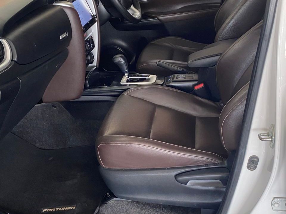 2020 Toyota Fortuner photo 3
