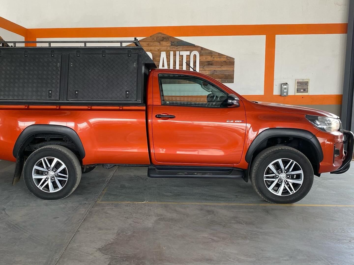 2019 Toyota Hilux photo 2
