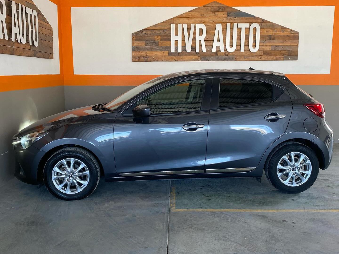 2014 Mazda Demio photo 3