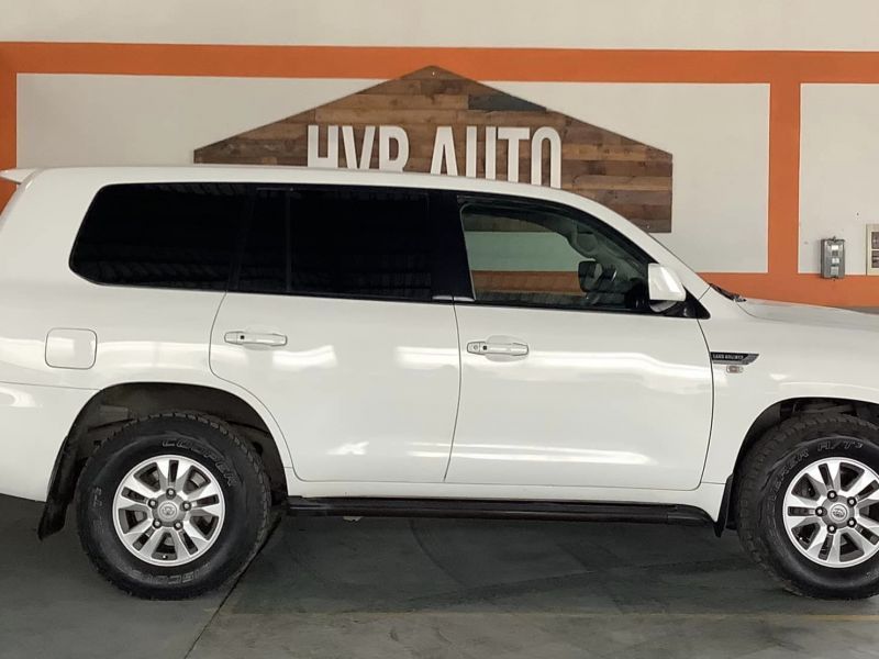 2009 Toyota Land Cruiser photo 2