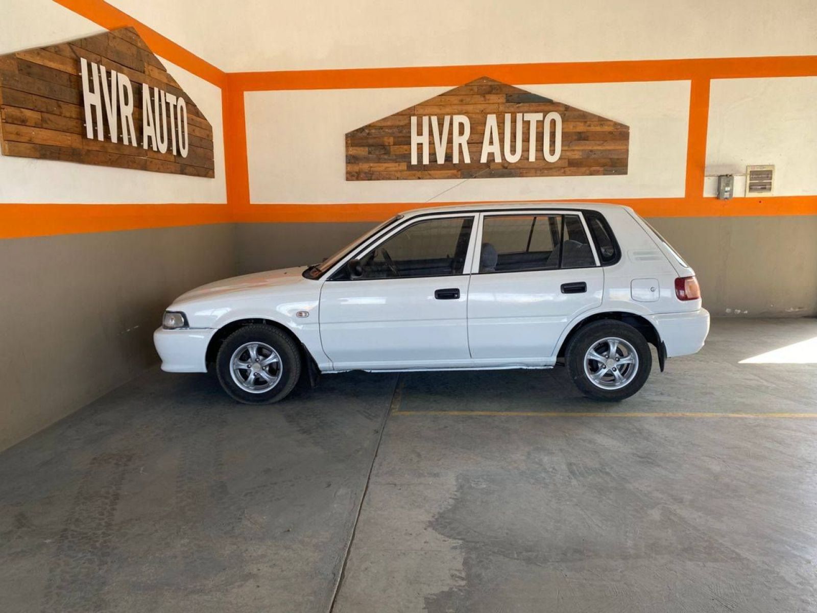 2001 Toyota Conquest photo 3