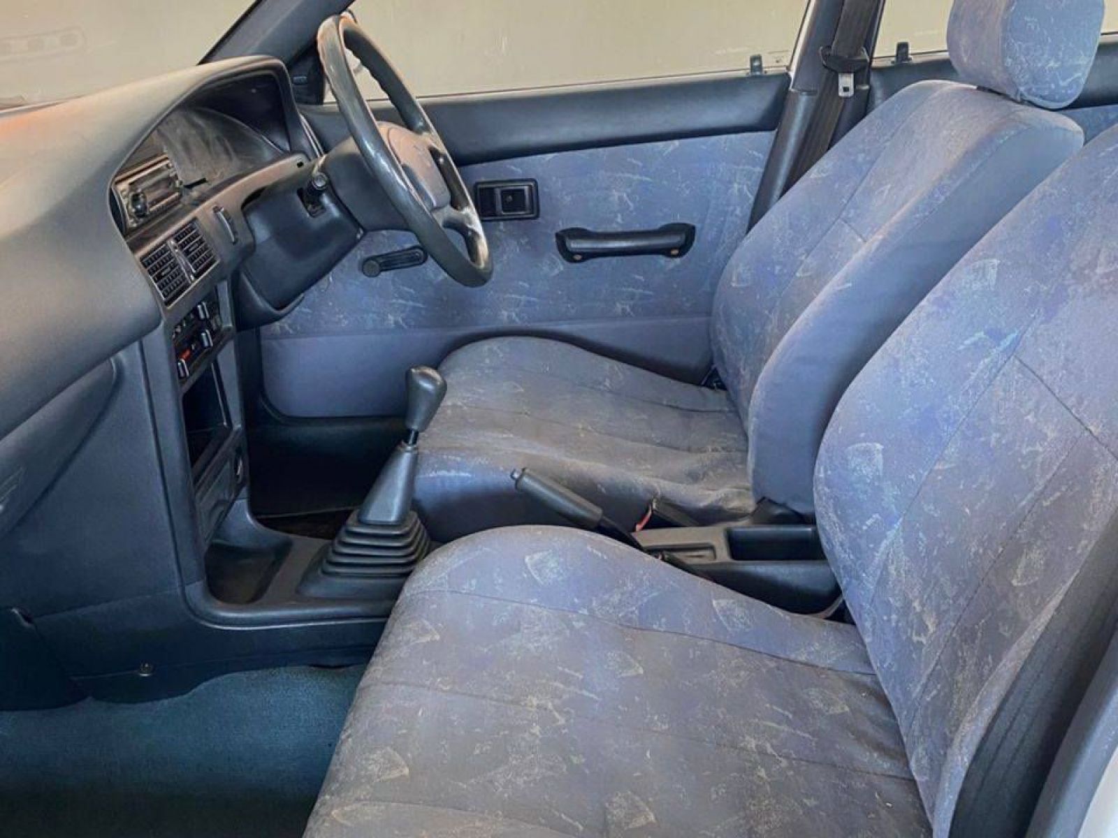 2001 Toyota Conquest photo 4