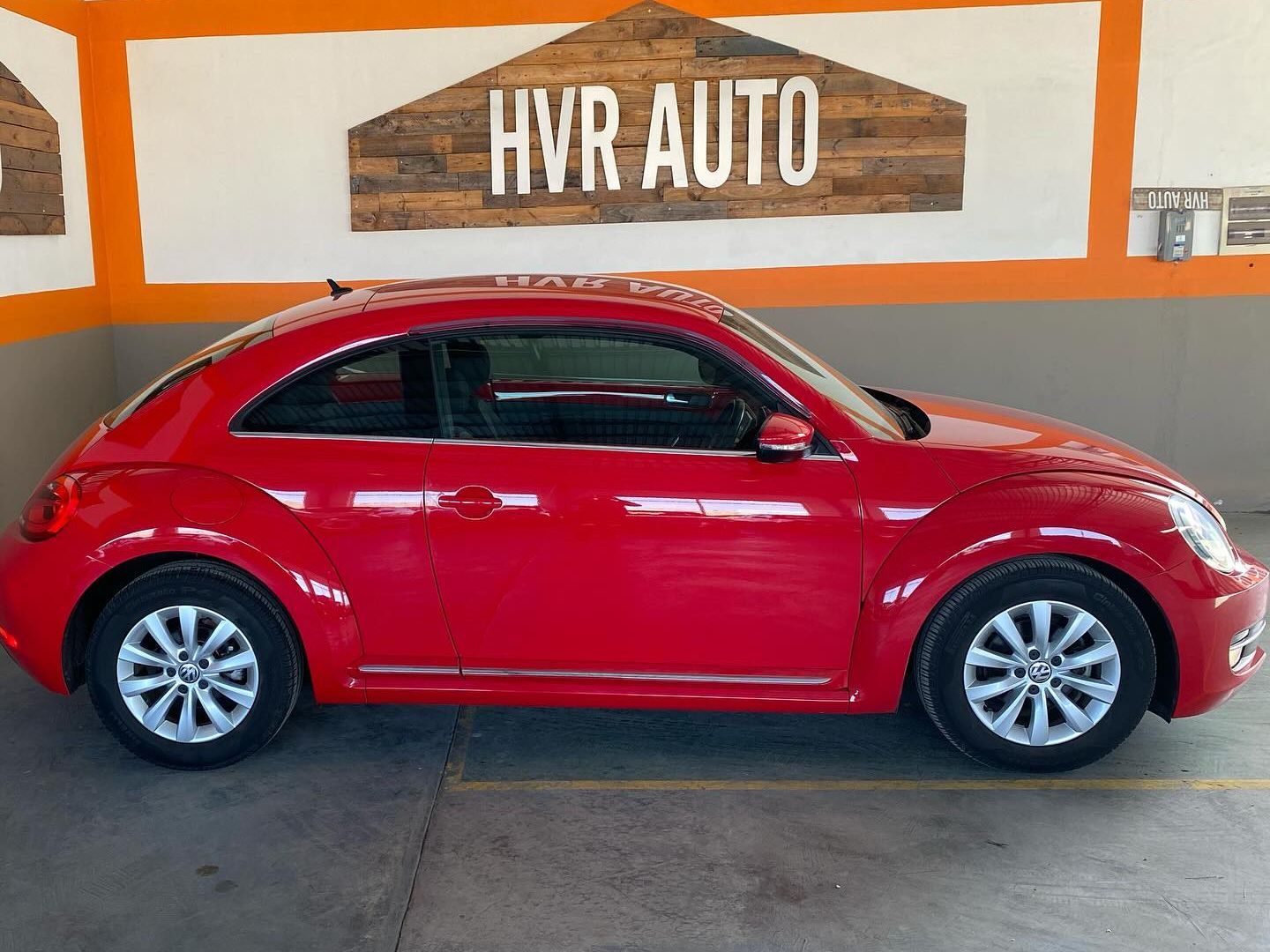 2013 Volkswagen Beetle photo 2