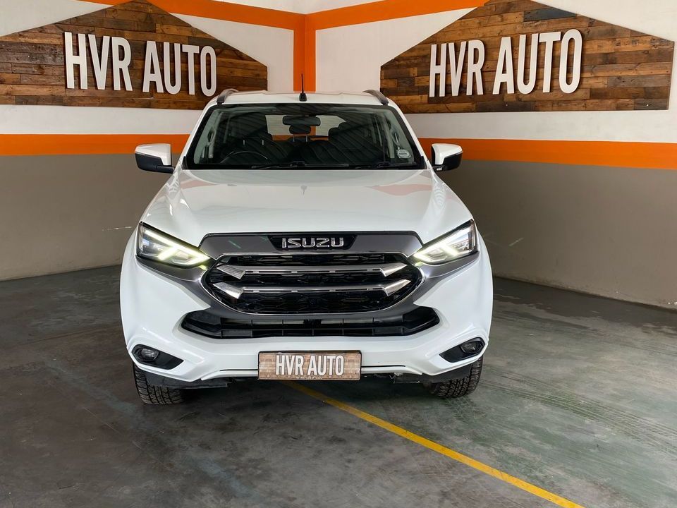 2022 Isuzu MU-X photo 1