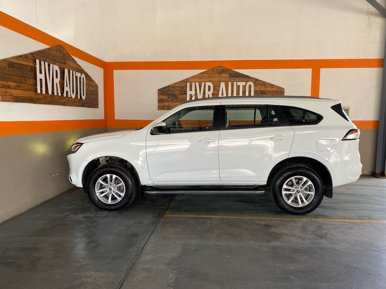 2022 Isuzu MU-X photo 3