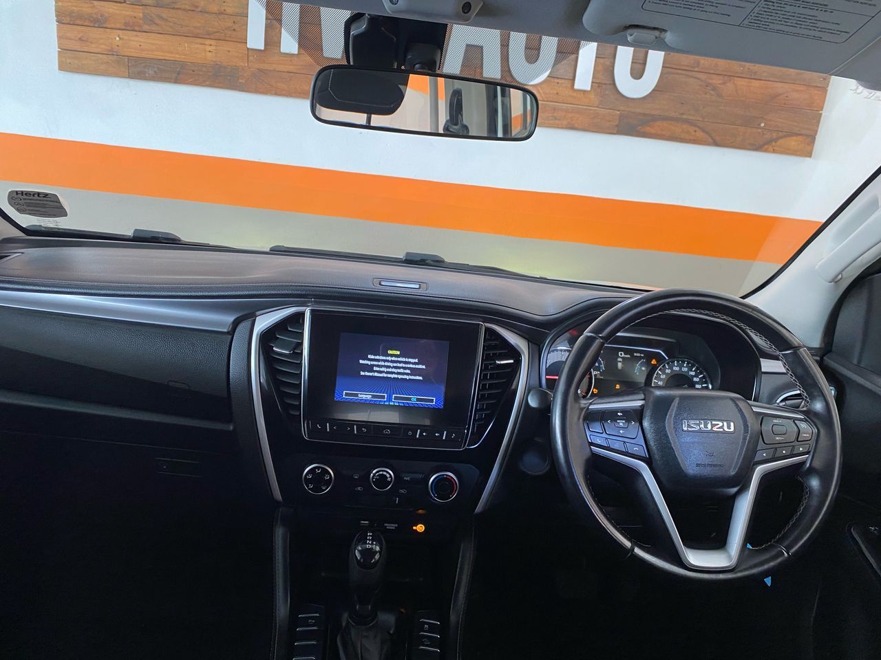 2022 Isuzu MU-X photo 5