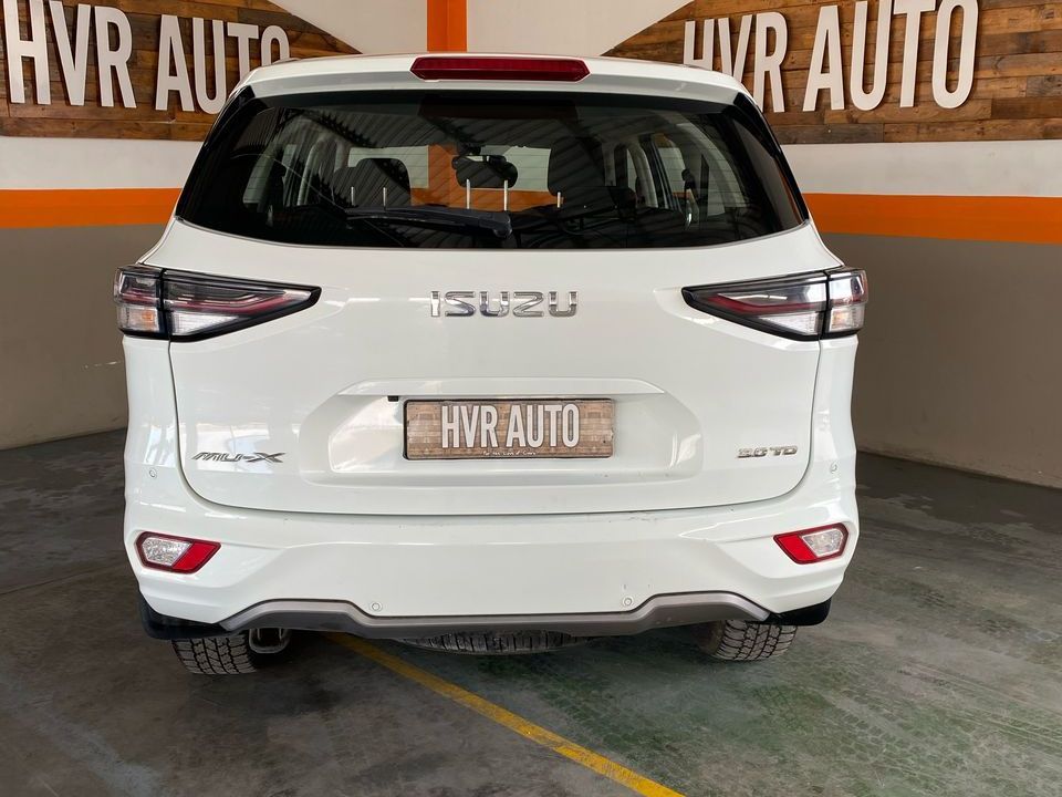 2022 Isuzu MU-X photo 8