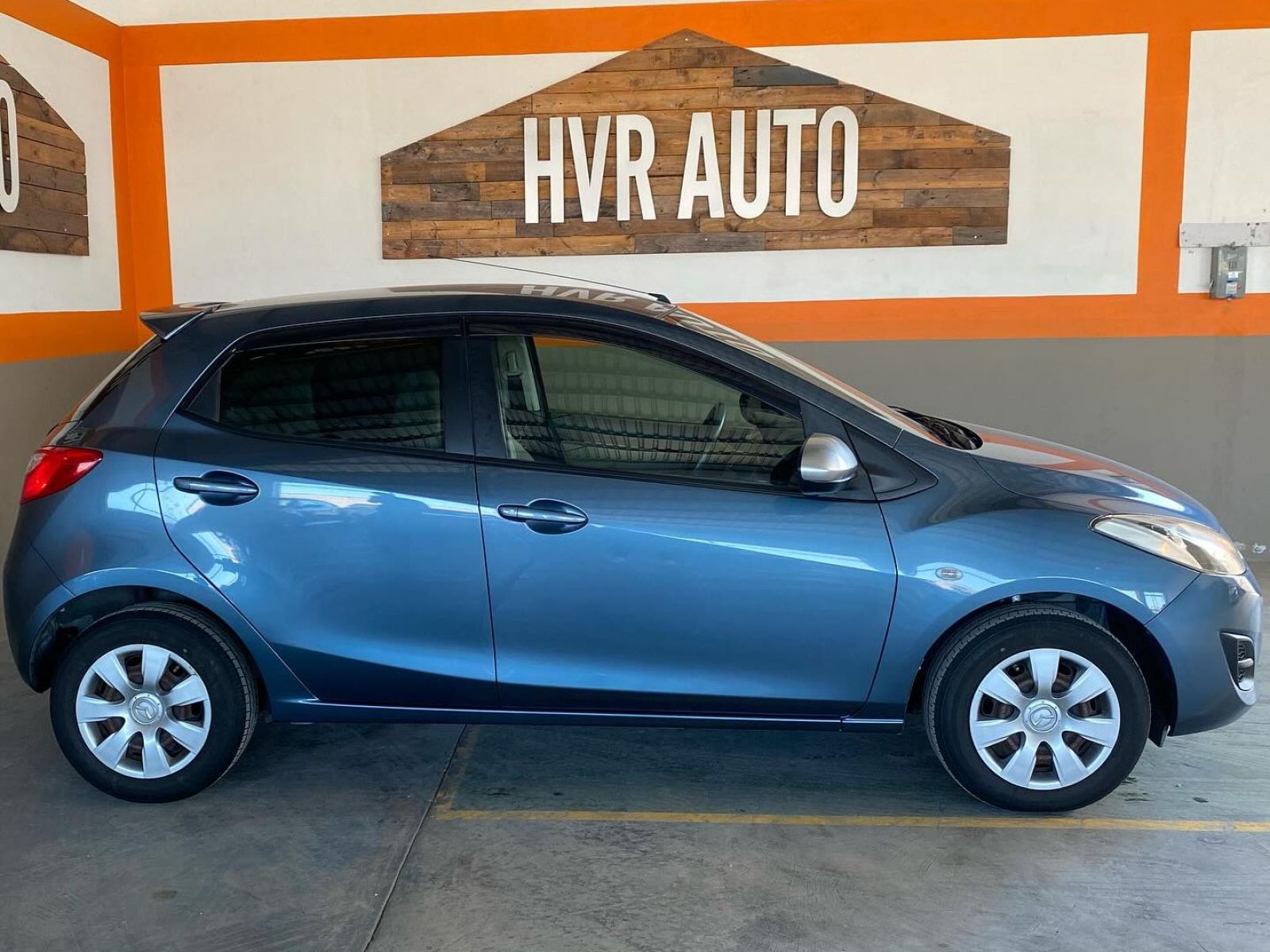 2014 Mazda Demio photo 2