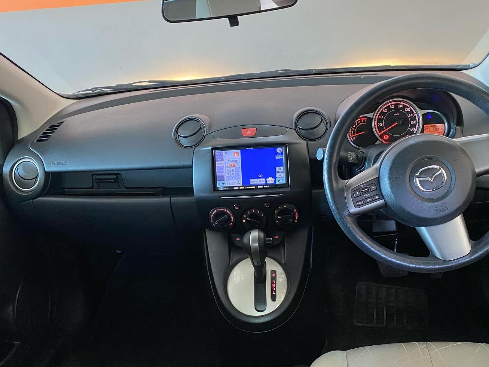 2014 Mazda Demio photo 6