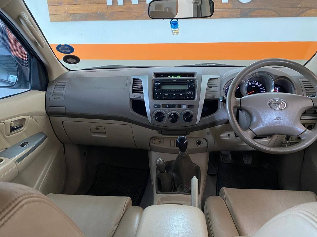 2007 Toyota Fortuner photo 2