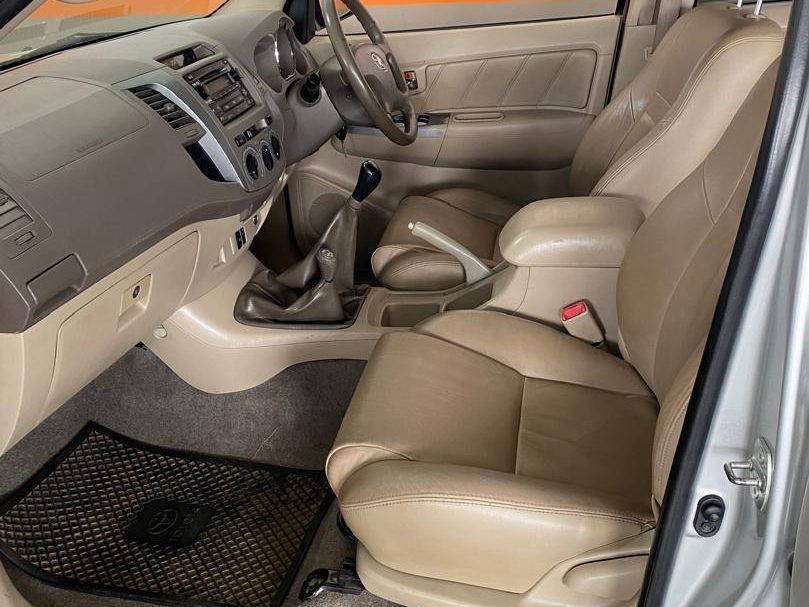 2007 Toyota Fortuner photo 3