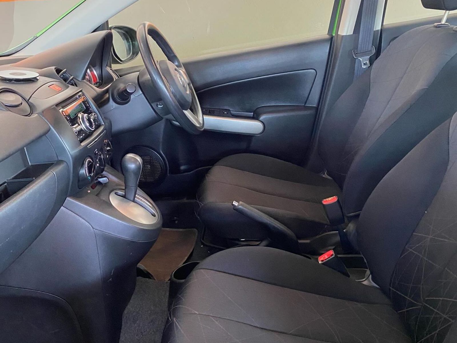 2012 Mazda Demio photo 4