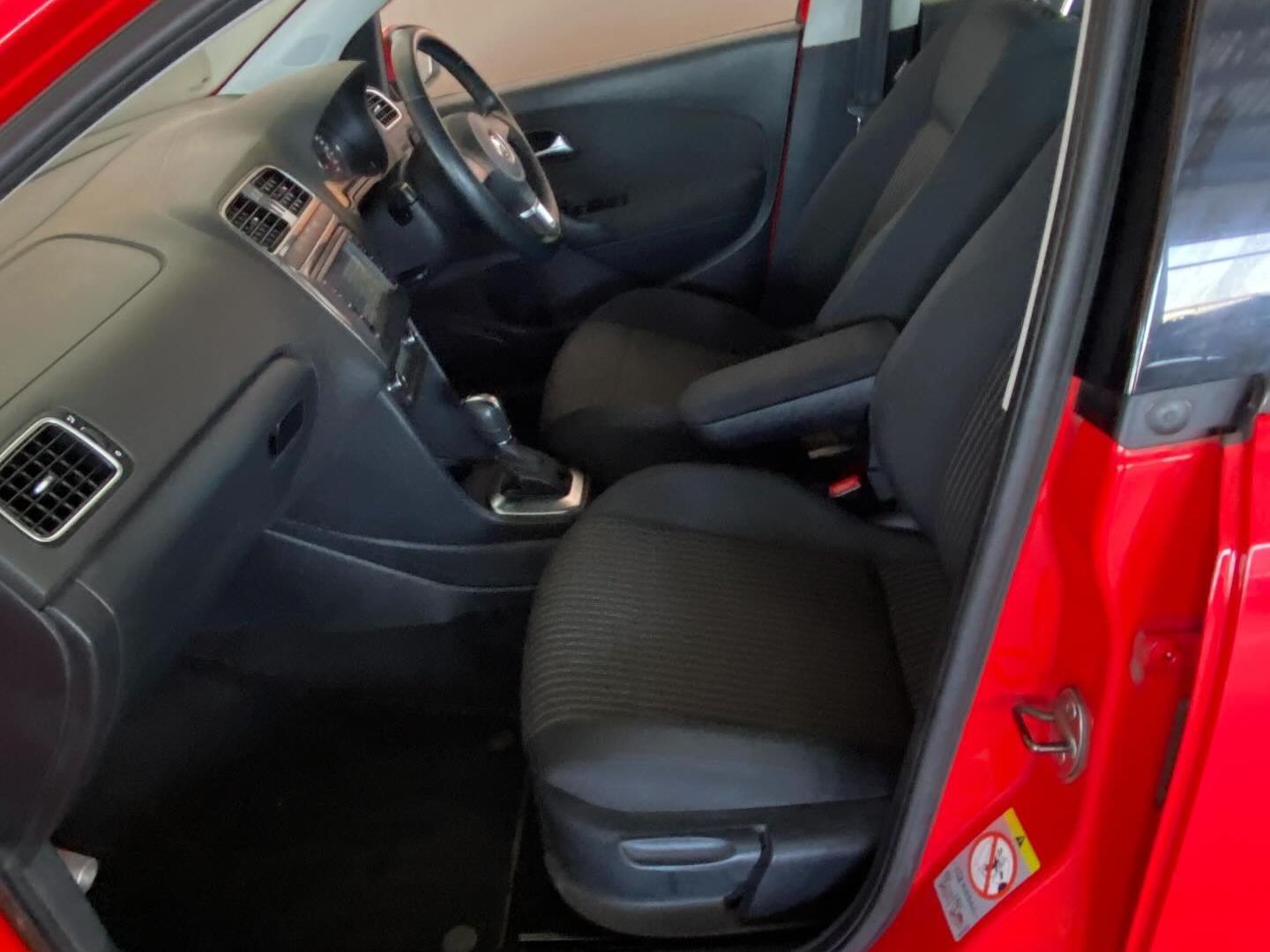 2012 Volkswagen Polo photo 3