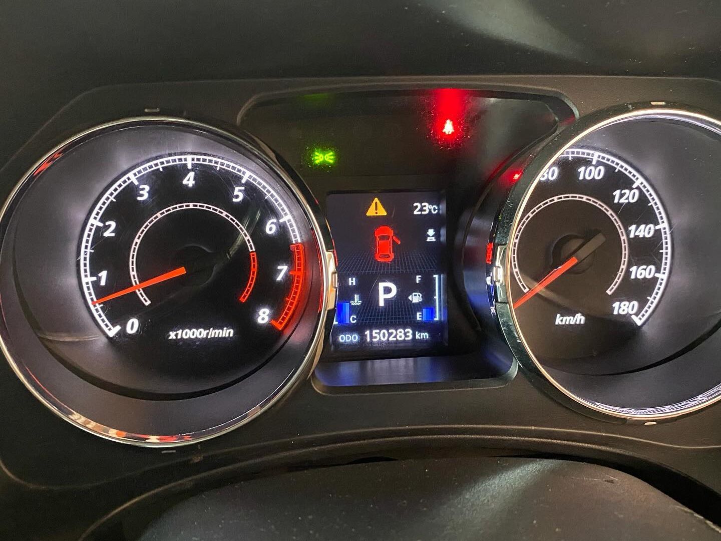 2011 Mitsubishi Delica photo 6