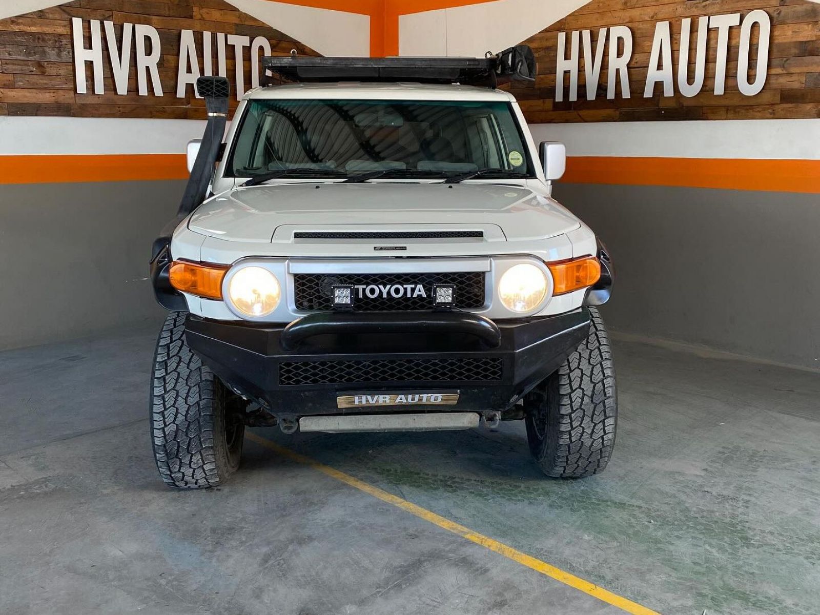 2012 Toyota Land Cruiser photo 1