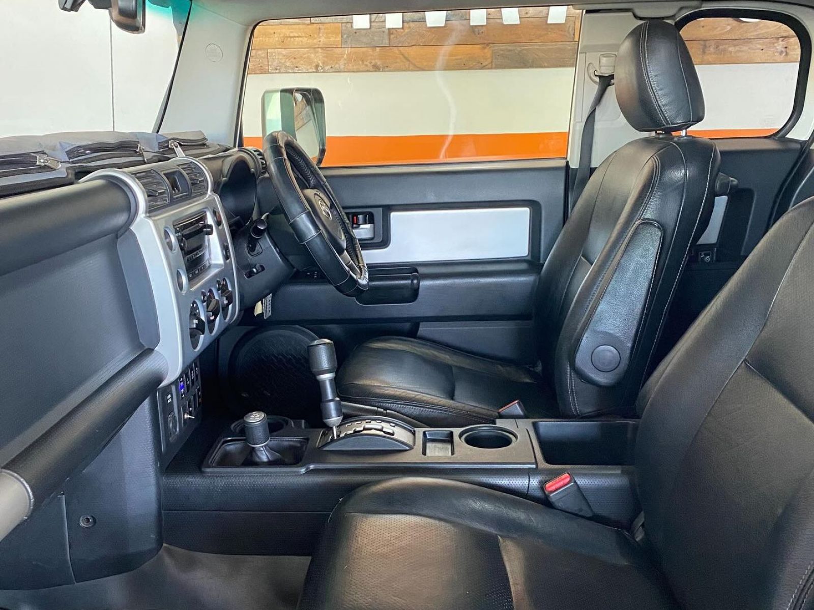 2012 Toyota Land Cruiser photo 4