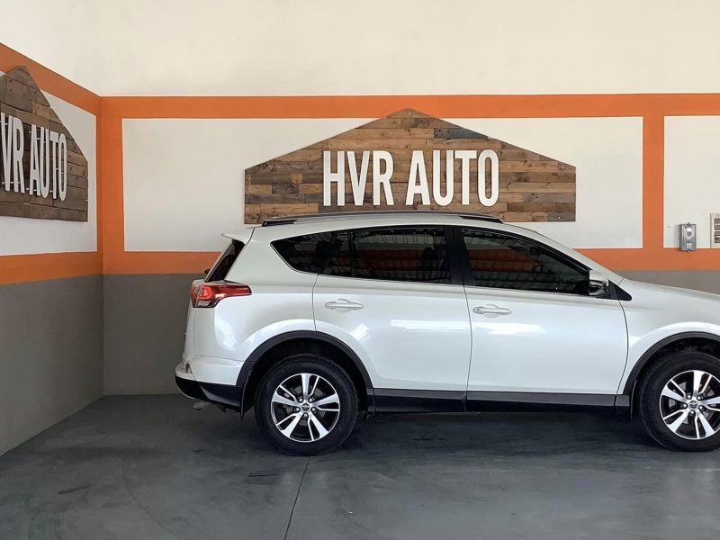 2017 Toyota Rav4 photo 2