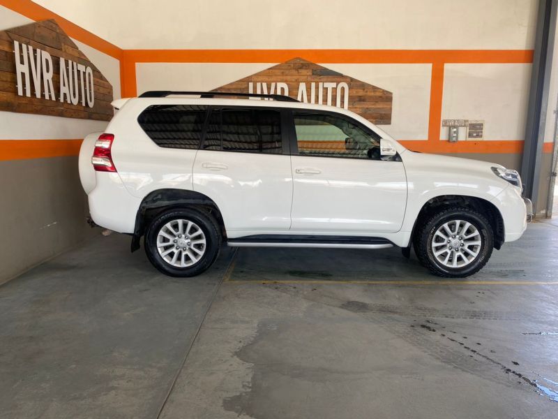 2014 Toyota Prado photo 2
