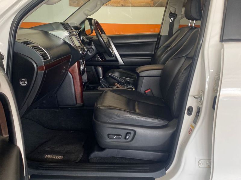 2014 Toyota Prado photo 4