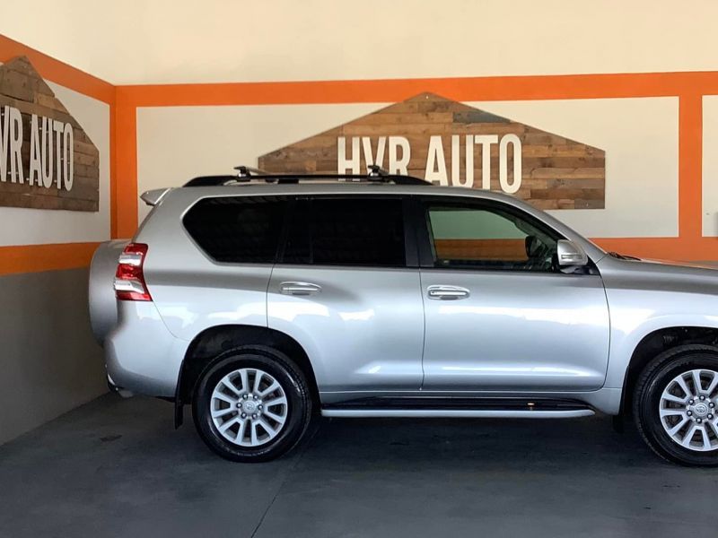 2014 Toyota Prado photo 2