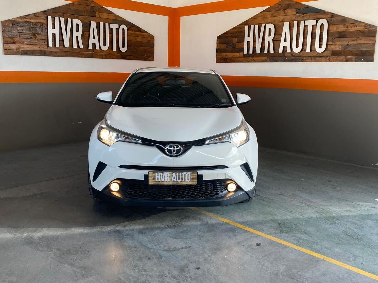 2017 Toyota C-HR photo 1