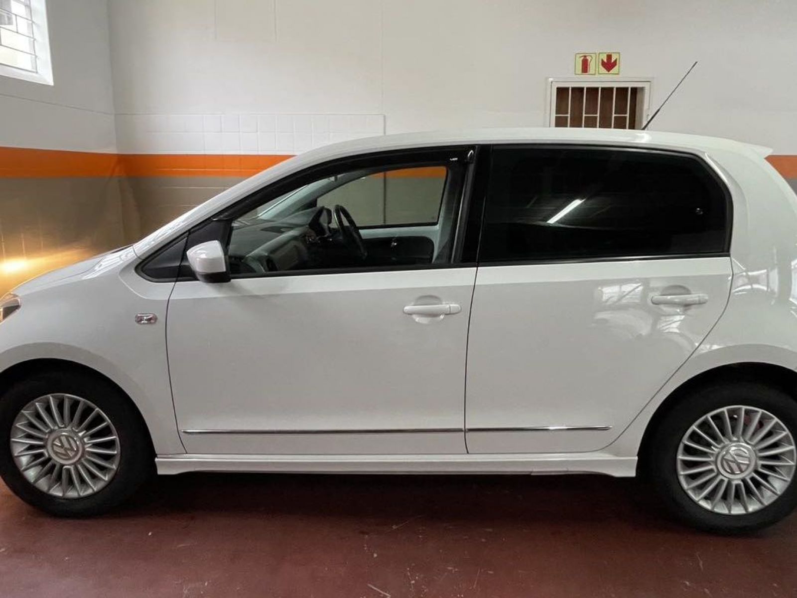 2013 Volkswagen Up photo 3