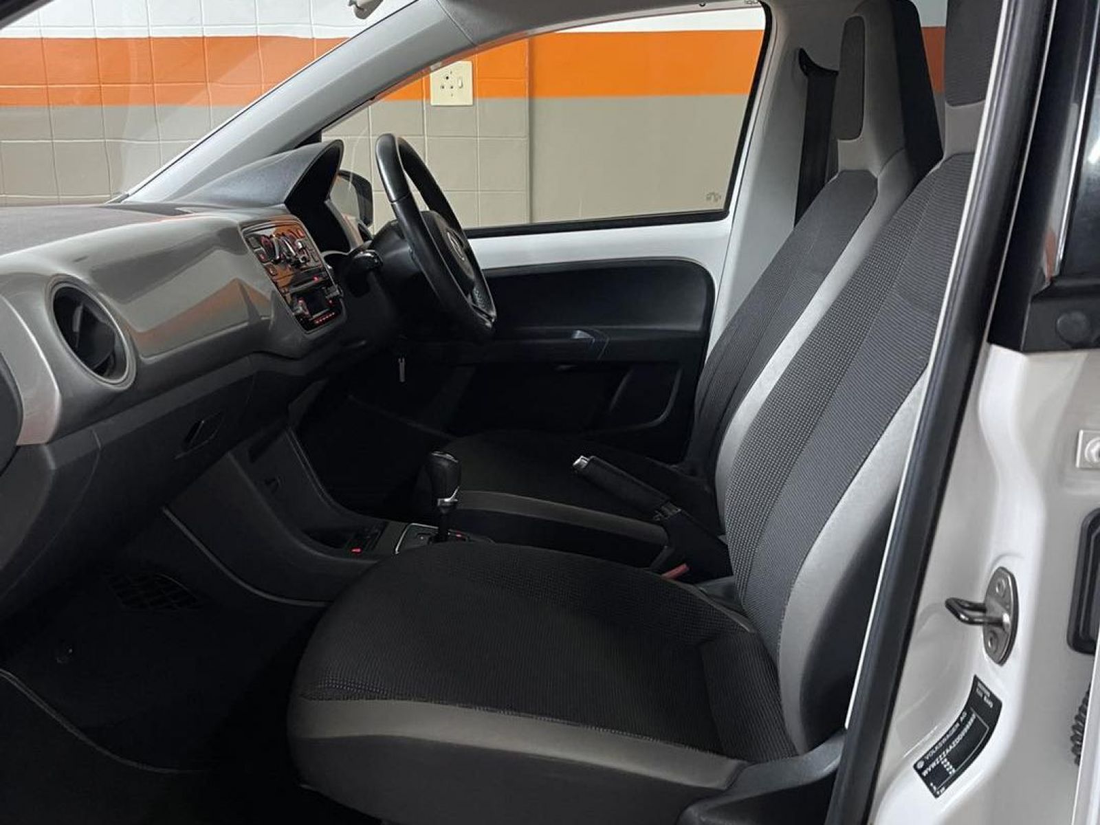 2013 Volkswagen Up photo 4