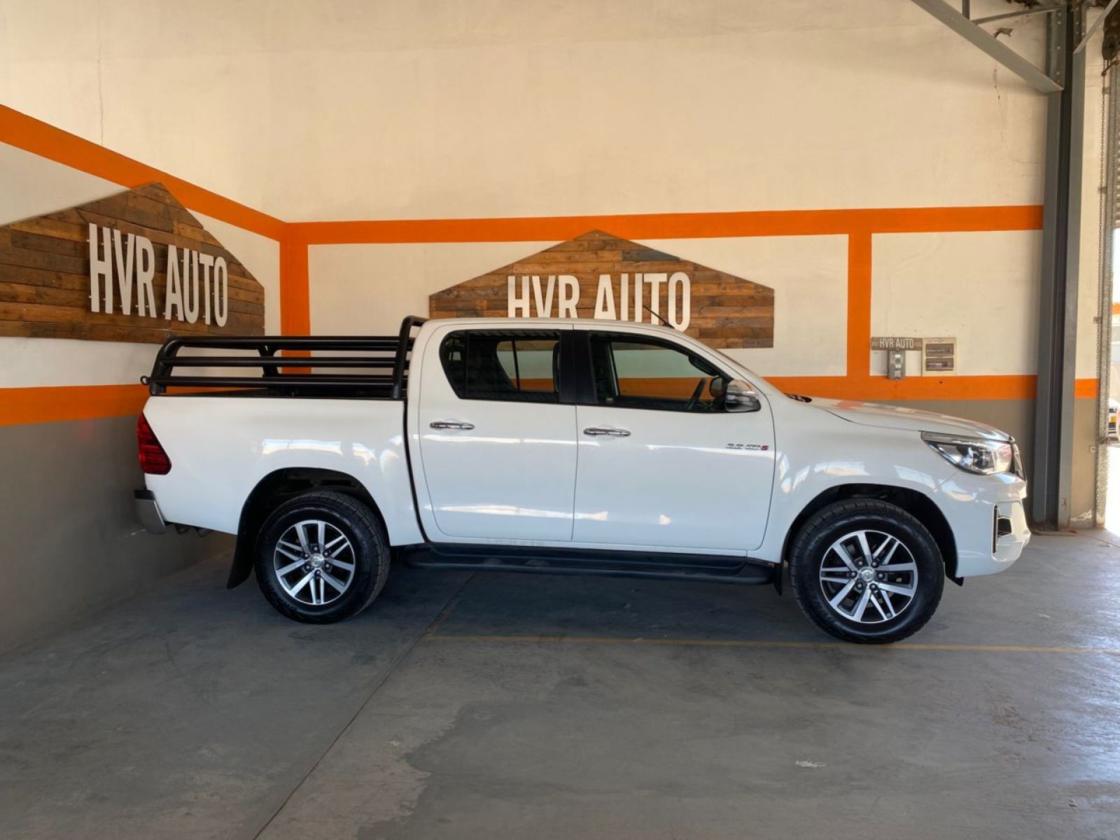 2019 Toyota Hilux photo 2