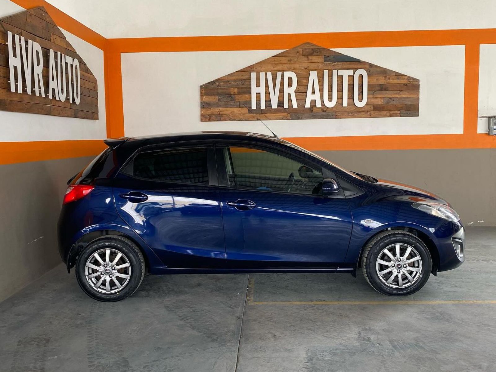 2013 Mazda Demio photo 2