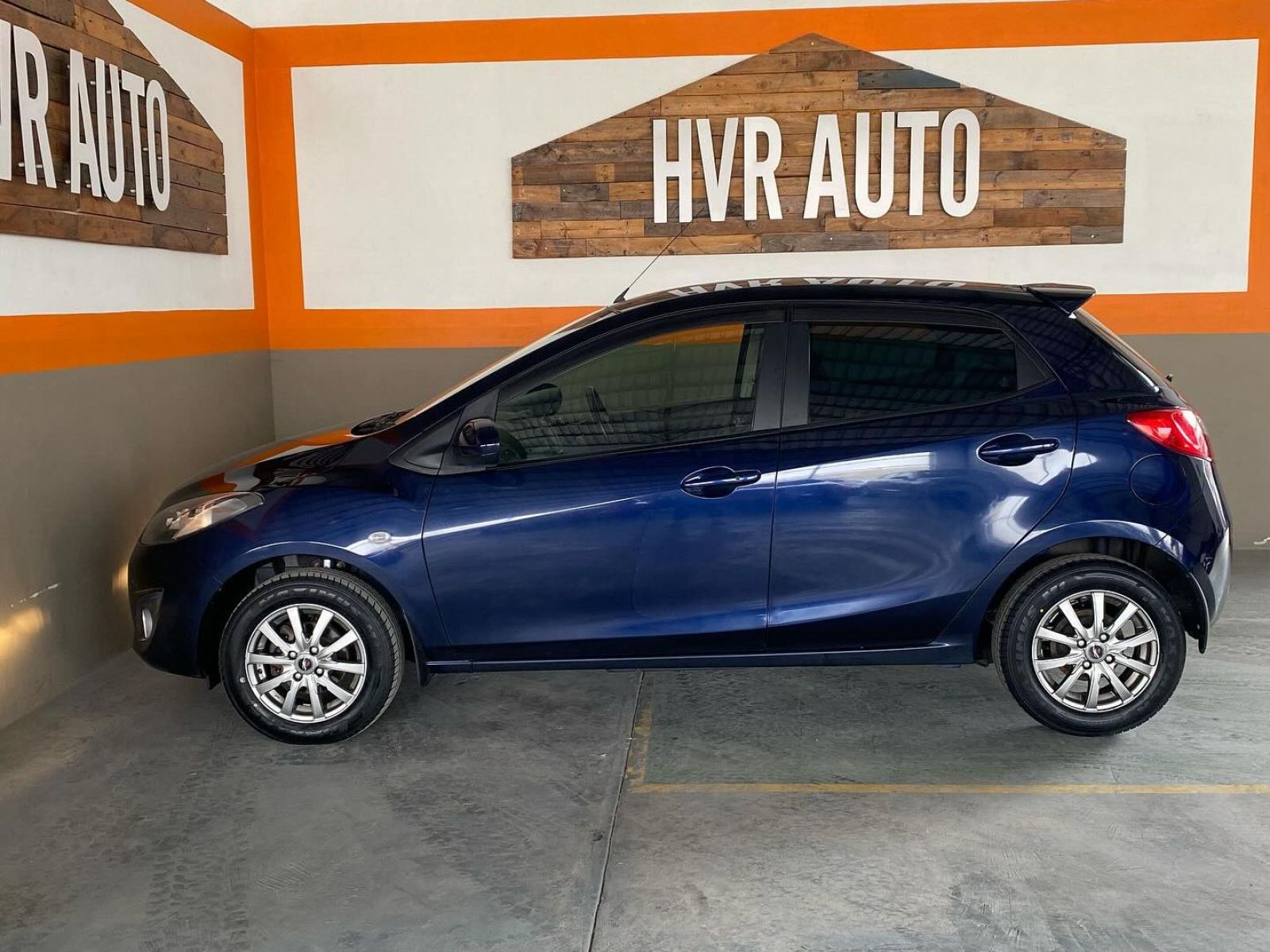 2013 Mazda Demio photo 3