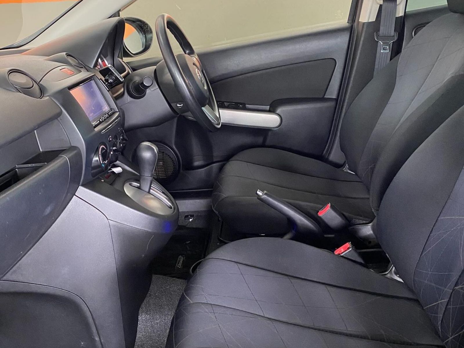 2013 Mazda Demio photo 4