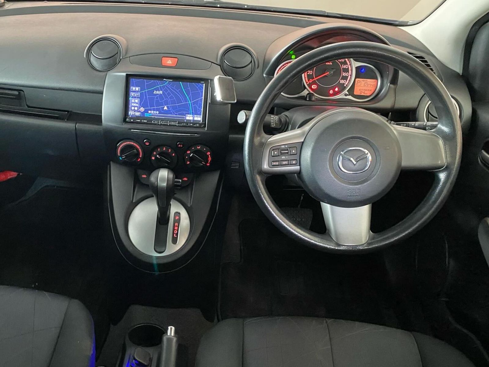 2013 Mazda Demio photo 5