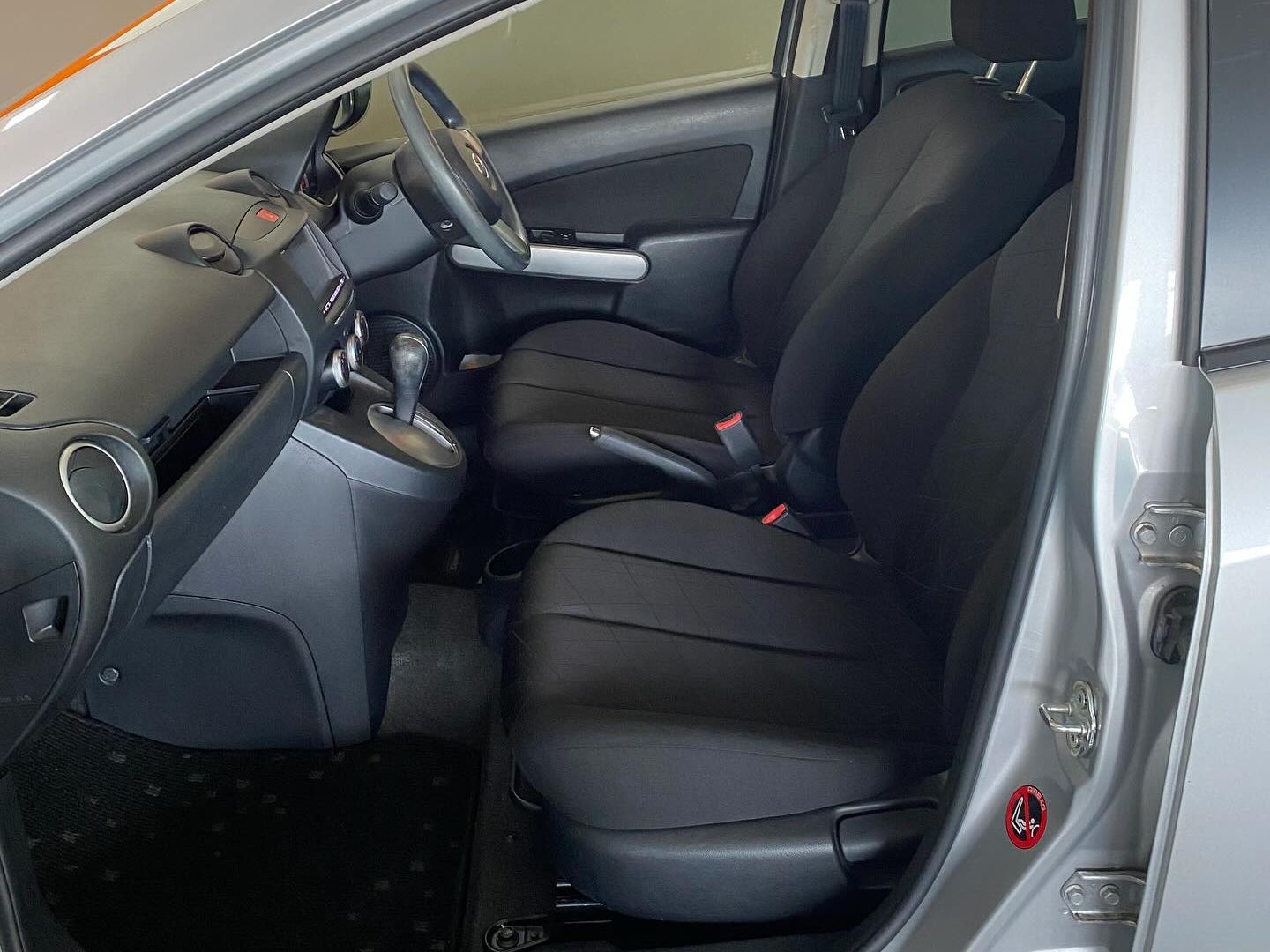 2012 Mazda Demio photo 4