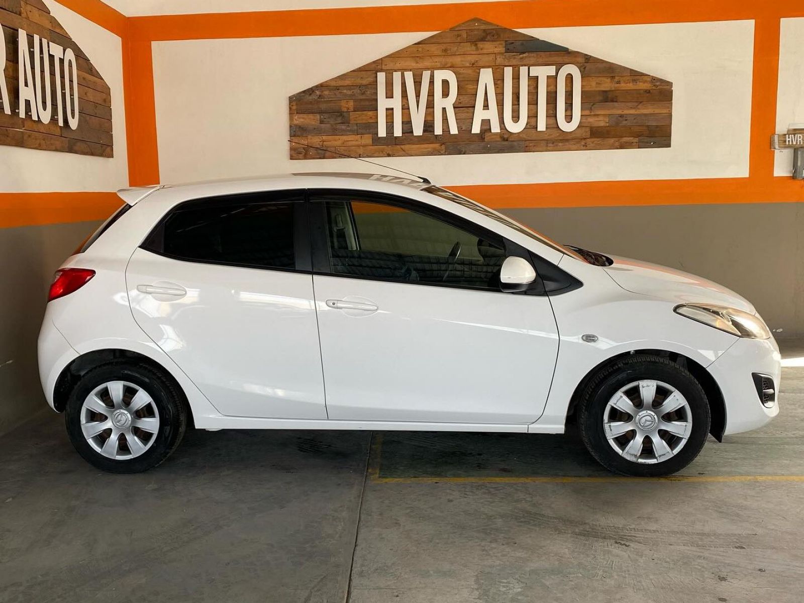 2013 Mazda Demio photo 2