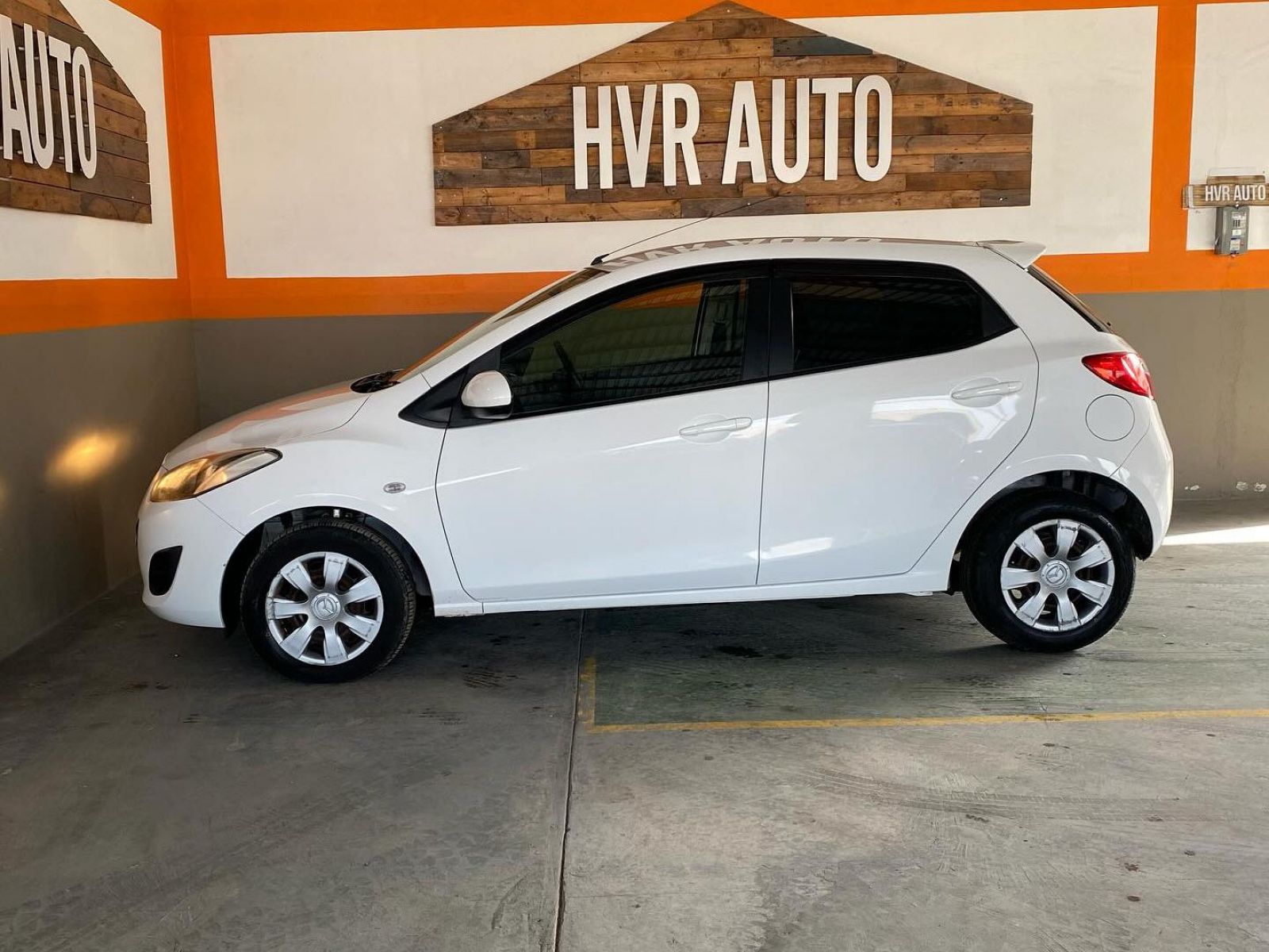 2013 Mazda Demio photo 3