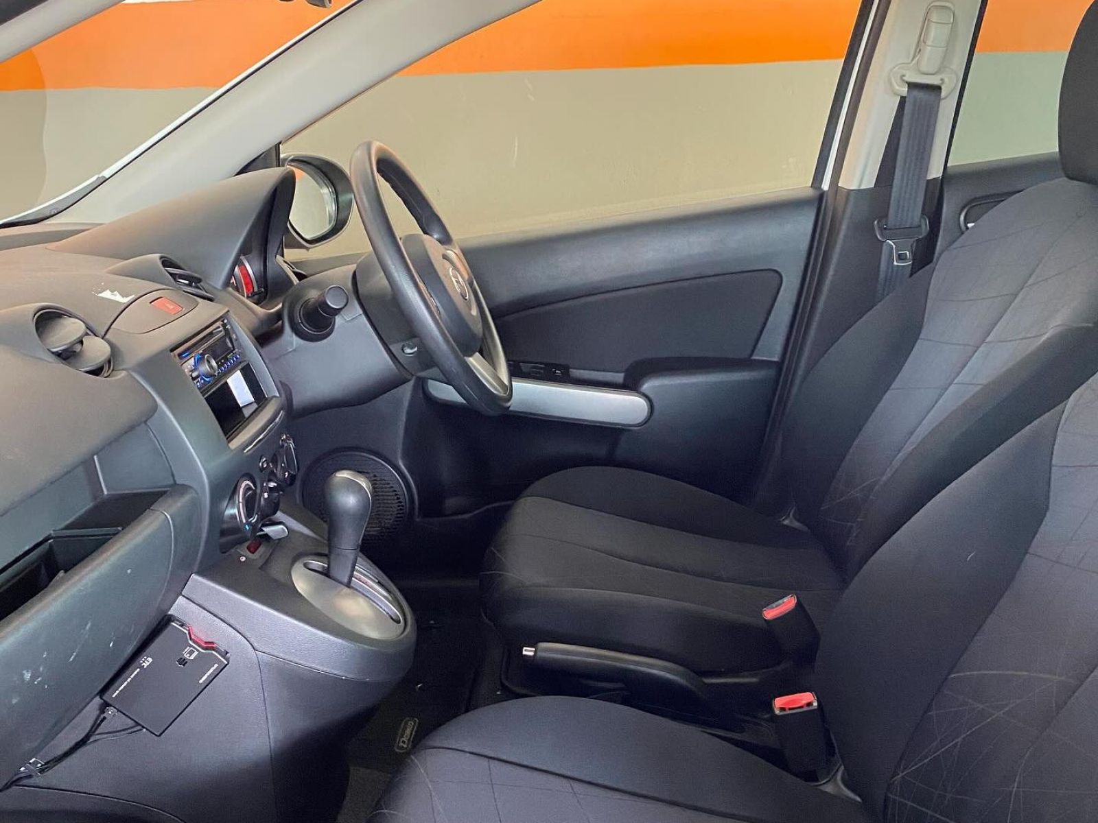 2013 Mazda Demio photo 4