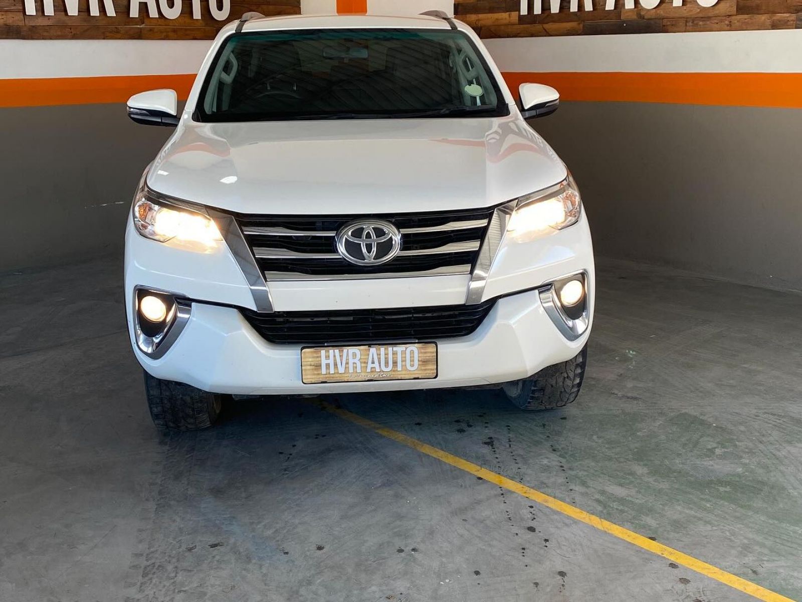 2020 Toyota Fortuner photo 1