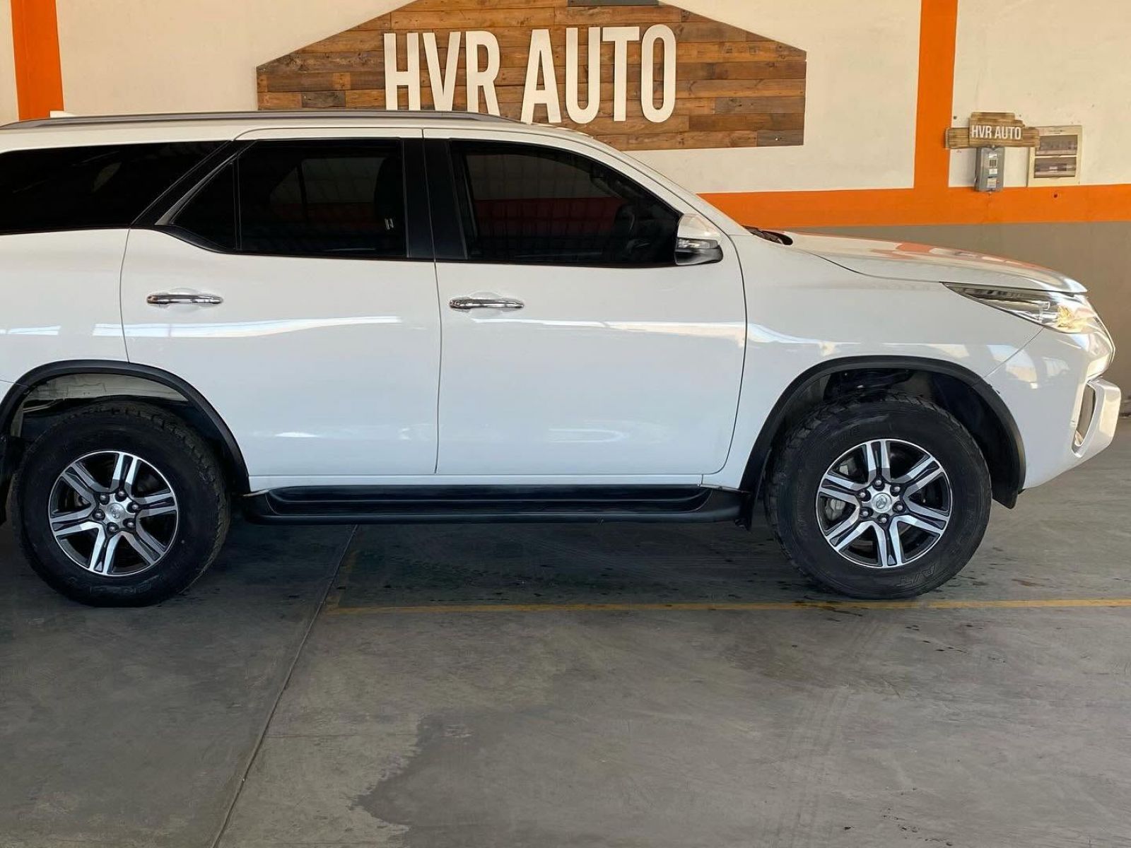 2020 Toyota Fortuner photo 2