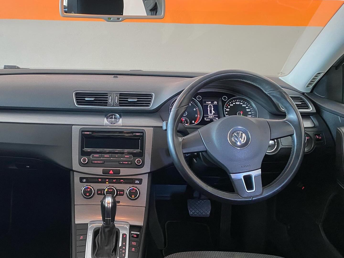 2014 Volkswagen Passat photo 5