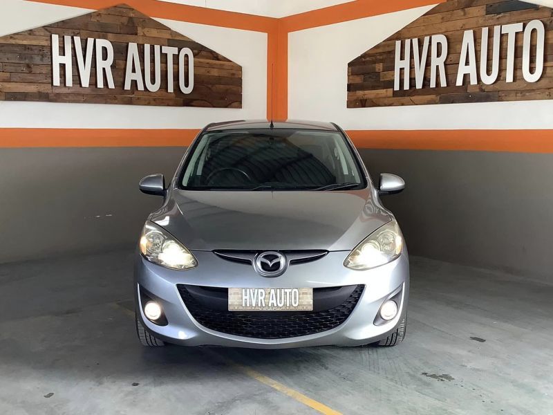 2013 Mazda Demio photo 1