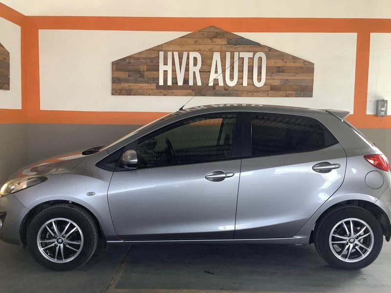 2013 Mazda Demio photo 3