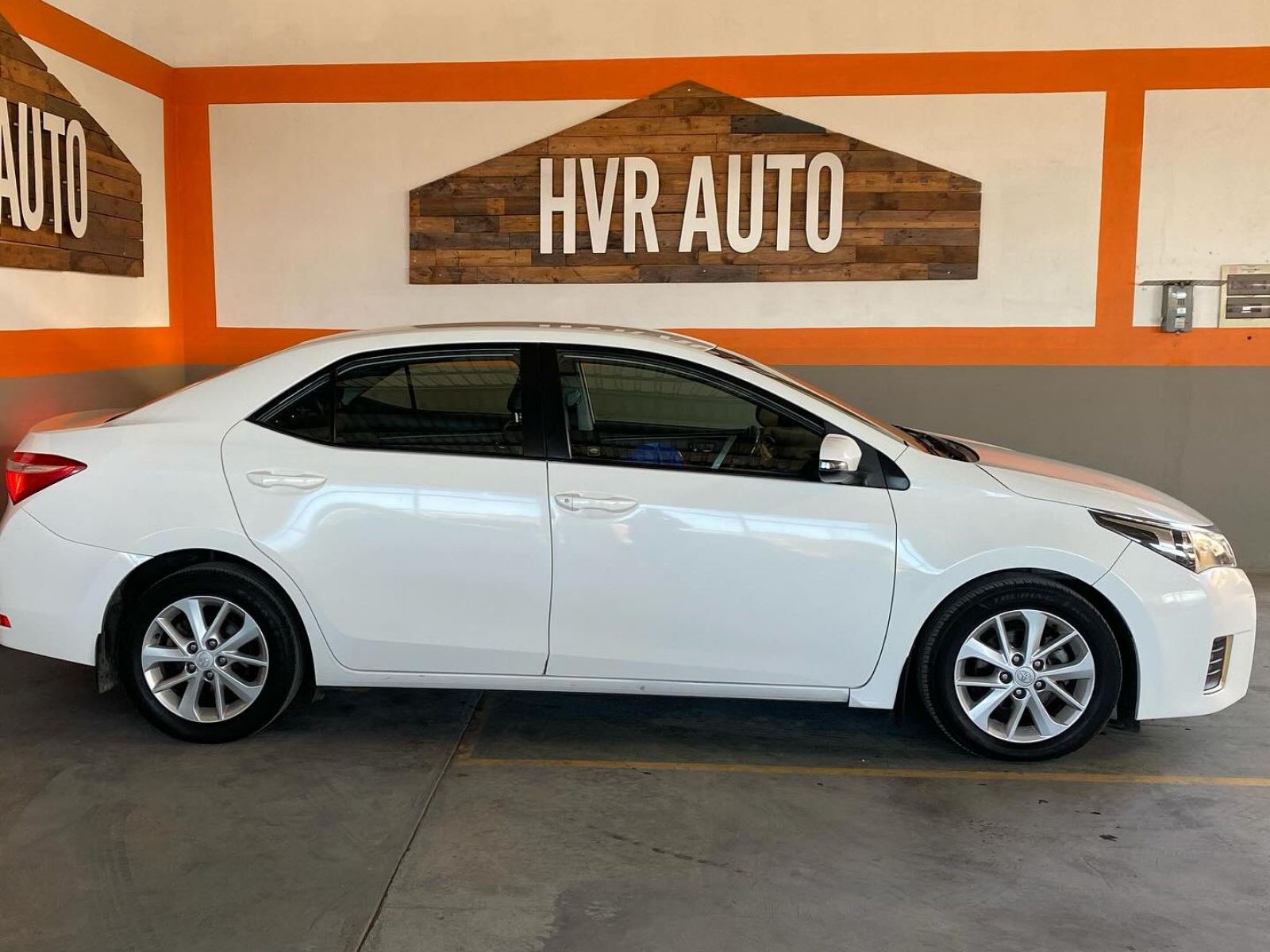 2017 Toyota Corolla photo 2