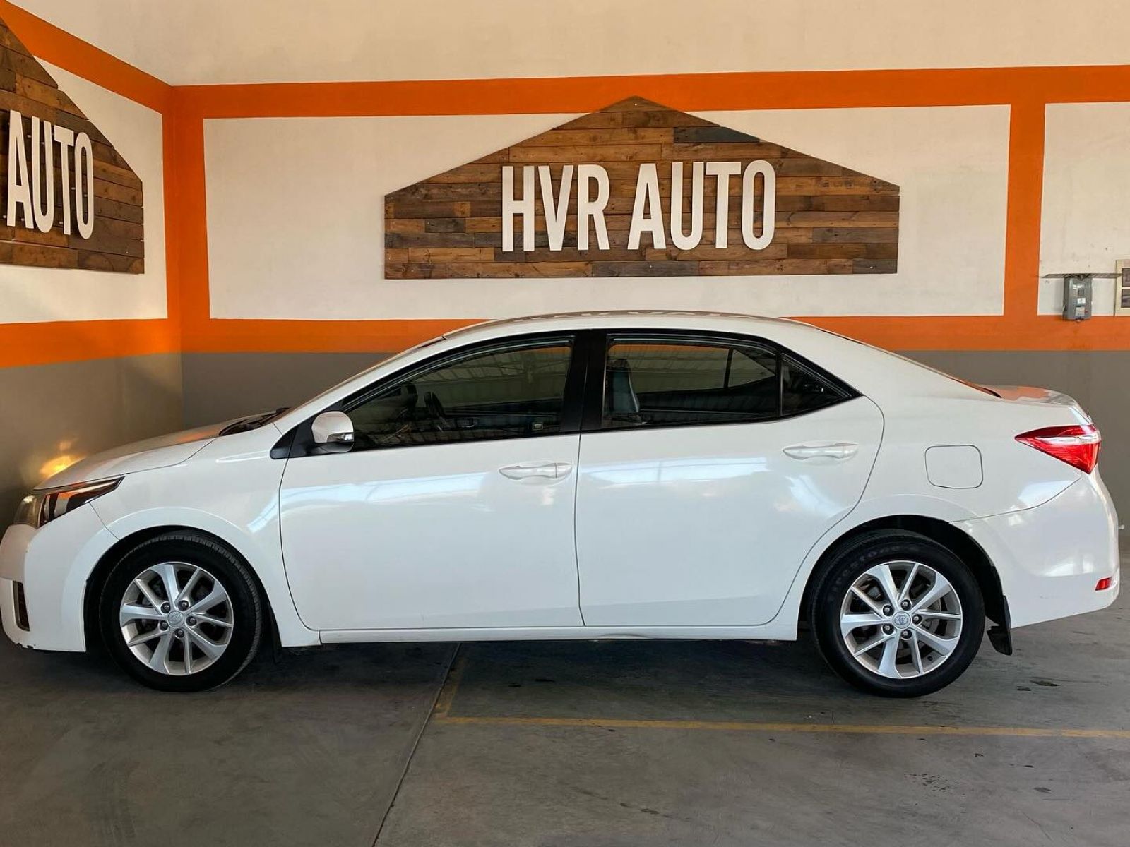 2017 Toyota Corolla photo 3