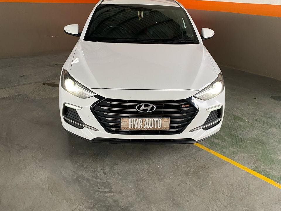 2019 Hyundai Elantra photo 1