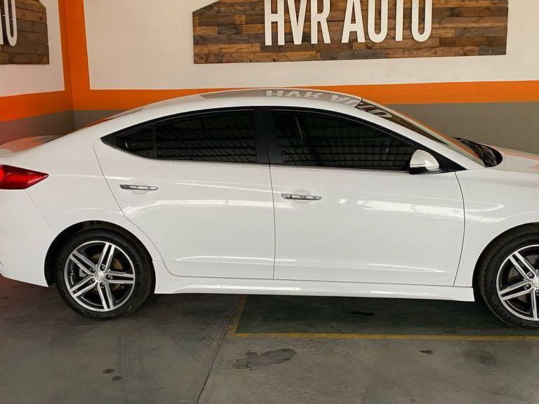 2019 Hyundai Elantra photo 2
